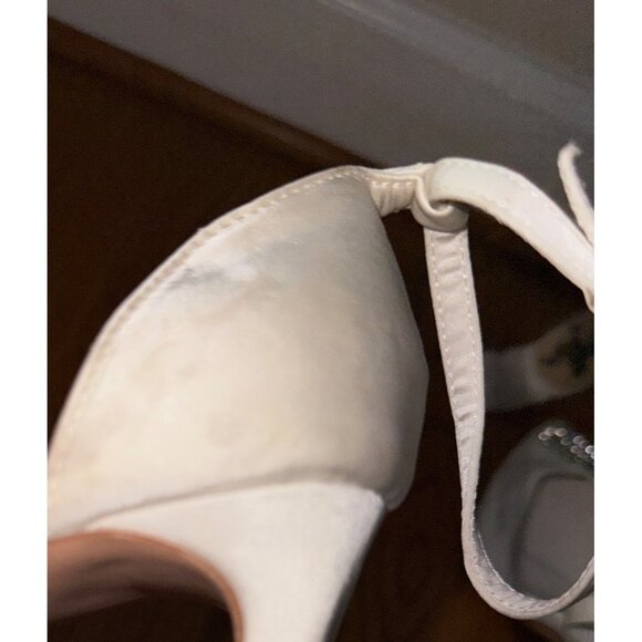 Lulus Bradleyy Heels White Satin Pointed Toe Ankle Strap Rhinestone Size 9 - Picture 8 of 13
